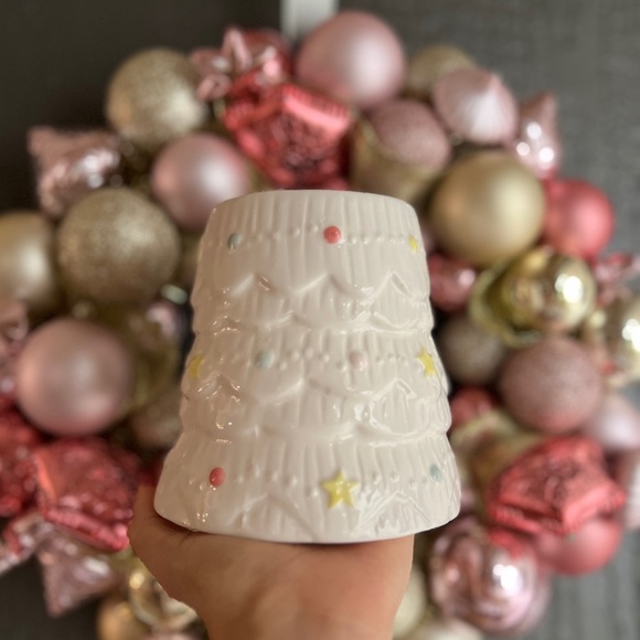 LAST ONE✨NEW🎄Holly and Joy White Pastel Christmas Tree Mug❄️ - Picture 5 of 6